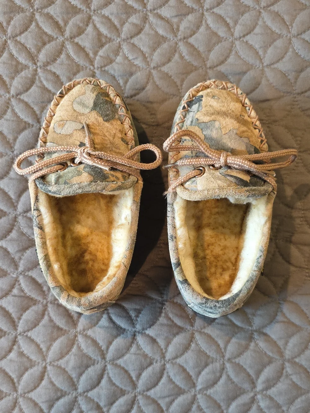 Old Friend Moccasin Fuzzy Fleece Lined Slippers, Camo, Toddler / Kids Size 10